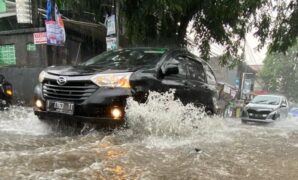 Batas Aman Mobil Melewati Banjir