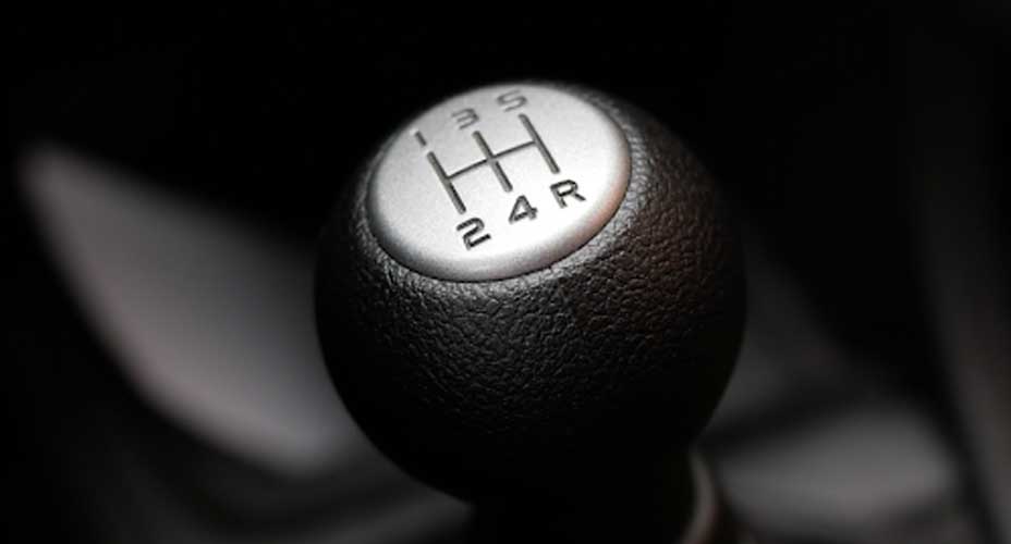 Cara Aman Pindah Gigi Mobil Matic Di Tanjakan