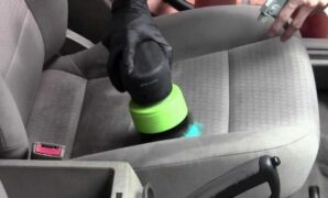 Cara Membersihkan Noda Tumpahan Makanan di Jok Mobil Kain