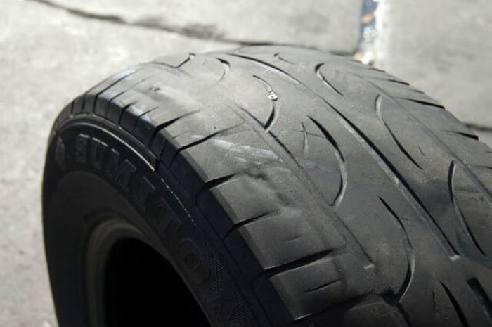 Cara Mengatasi Ban Mobil Yang Habis Tidak Rata