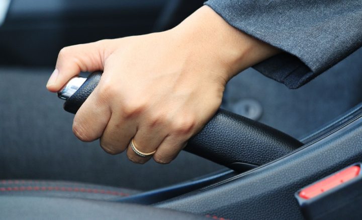 Cara Mengatasi Rem Mobil Macet