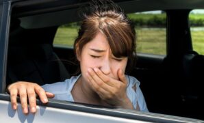 Cara Menghilangkan Bekas Muntah di Dalam Mobil Tanpa Sisa Bau