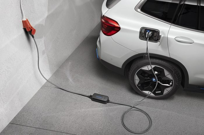 Kelebihan Dan Kekurangan Mobil Hybrid