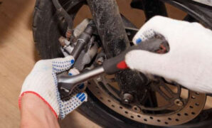 Tips Membersihkan Piringan Cakram Rem Mobil Yang Berkarat