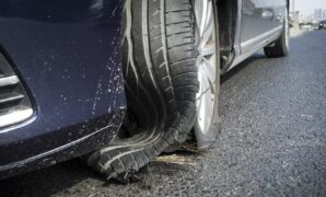 Tanda-Tanda Pecah Ban Mobil