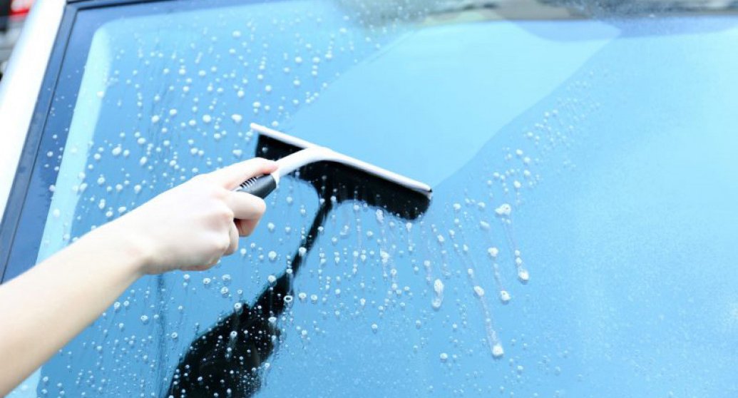 Tips Membersihkan Jamur Kaca Mobil Sendiri